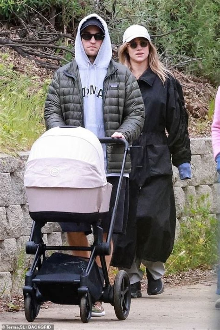 Robert Pattinson & Suki Waterhouse: Baby, Family & More!